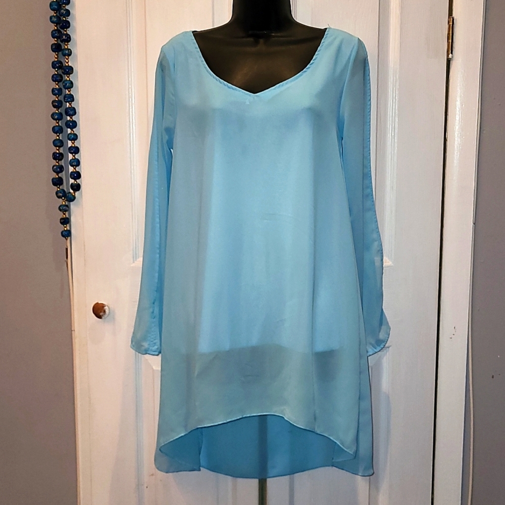A-Line Silhouette V Neck High Low Long Sleeve Top. Top Has Lots of Movement